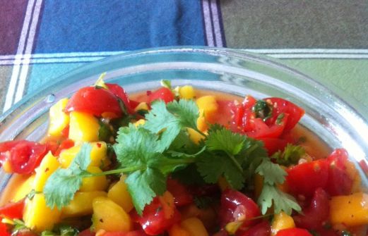Recept: Mangosalsa med tomat och chili.