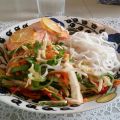 Krispig sallad med asiatisk dressing
