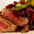Biff med bourguignon sås och stekt savoykål