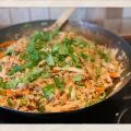 WOK MED GRÖNSAKER OCH KYCKLINGFÄRS