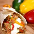 Falukorvfajitas med avokadosalsa