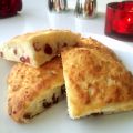 Glutenfria tranbärsscones