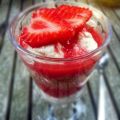 Cheesecake med citron & jordgubbssås