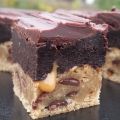 BAKED COOKIE DOUGH CARAMEL OREO TRUFFLE BARS