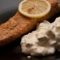 Sesamstekt lax med citron- och gurksallad