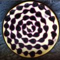 Vit chokladcheesecake med svarta vinbär
