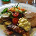 Baconlindad halloumi & färskostfyllda svampar