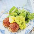 Parmesanfyllda biffar med avokadomos