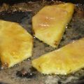 Ananas i karamellsås med rostad kokos