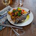 Grillad guldbrax med panzanella