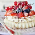 Glutenfri bärdröm med romkräm på mördegsbotten