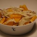 Sallad på apelsiner, fänkål och rödlök