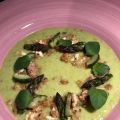 Grön vårsoppa med sparris, ärtor, vitt vin och[...]