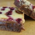 Marmorerade brownies med hallon.