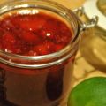 Hemmagjord jordgubbsmarmelad med smak av lime