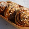 Saftiga kanelbullar med mandelmassa