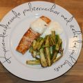Korienderdressade palsternackor med stekt lax[...]