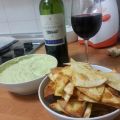 Hemmagjord tacochips och guacamole