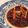 Saras Smaker: Rödvinsgryta med salamiströssel[...]