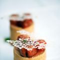 Inkokta plommon med rostad vit chokladmousse,[...]