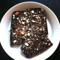 Hemgjord rå frukt- och mandelchoklad