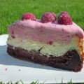 Cheesecakebrownies med hallongrädde