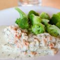 Fiskgratäng med kräftstjärtar och dillsås