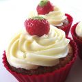 Jordgubbscupcakes med vit choklad