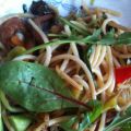 Lunchpasta med rökta räkor och grönt
