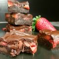 CHOCOLATE CHIP STRAWBERRY BROWNIE