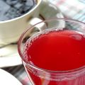 Saft på vinbär, körsbär och rabarber