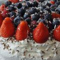 Glutenfri gräddtårta fylld med hallonsylt och[...]