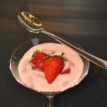 Jordgubbsdessert med maränger