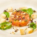 Tomattartar med marinerade basilikablad och[...]