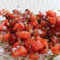 Tomat- o löksallad med persilja o balsamvinäger