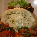 Parmesanfylld potatisrulle med fin tomatsås