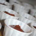 Minichokladcupcakes med chokladfrosting