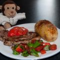 Nakkekotelett med bakt potet og tomatsalat