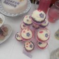 Vaniljcupcakes med lemon curd och whipped cream[...]