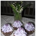 Kladdmuffins med viol grädde..