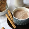 Kryddig varm choklad med mandelmjölk