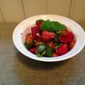 JORDGUBB OCH TOMATSALLAD
