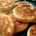 Engelska muffins - runda bröd på jäst som[...]
