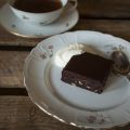Valnöts- och hasselnötsbrownie med hallonganache