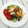 Kycklingsallad med halloumi & ugnsbakade tomater