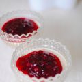 Pannacotta med smak av kanel och lingon