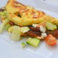 Omelett med bacon, sallad och rödlöksröra med[...]