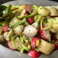 Potatissallad med rädisor och senapsvinägrett,[...]