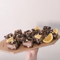 Raw hasselnötsbitar med apelsin