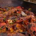 Allt-i-ett-gryta med tomater och korv